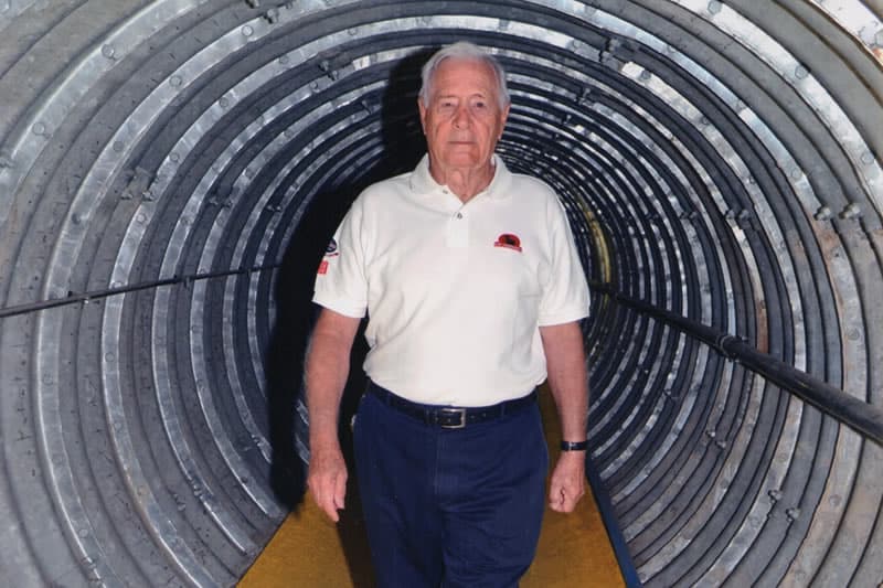 Caminando por el túnel peatonal de Los Ganaderos, bajo la Ruta 5